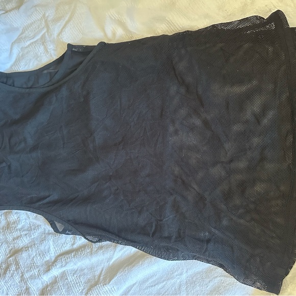 Lululemon Mesh on Mesh Tank size 2 - Picture 7 of 7
